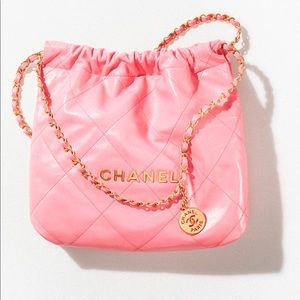 NWT CHANEL 22 Bag Coral Pink 22 GHW Calfskin Small